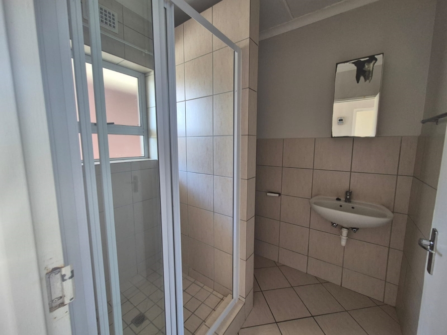 To Let 2 Bedroom Property for Rent in Buh Rein Estate Western Cape
